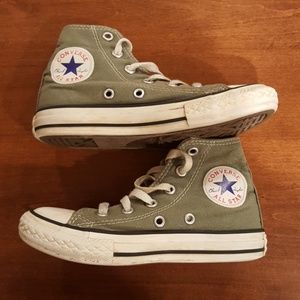 Boys Converse hightop Chuck Taylors size 12